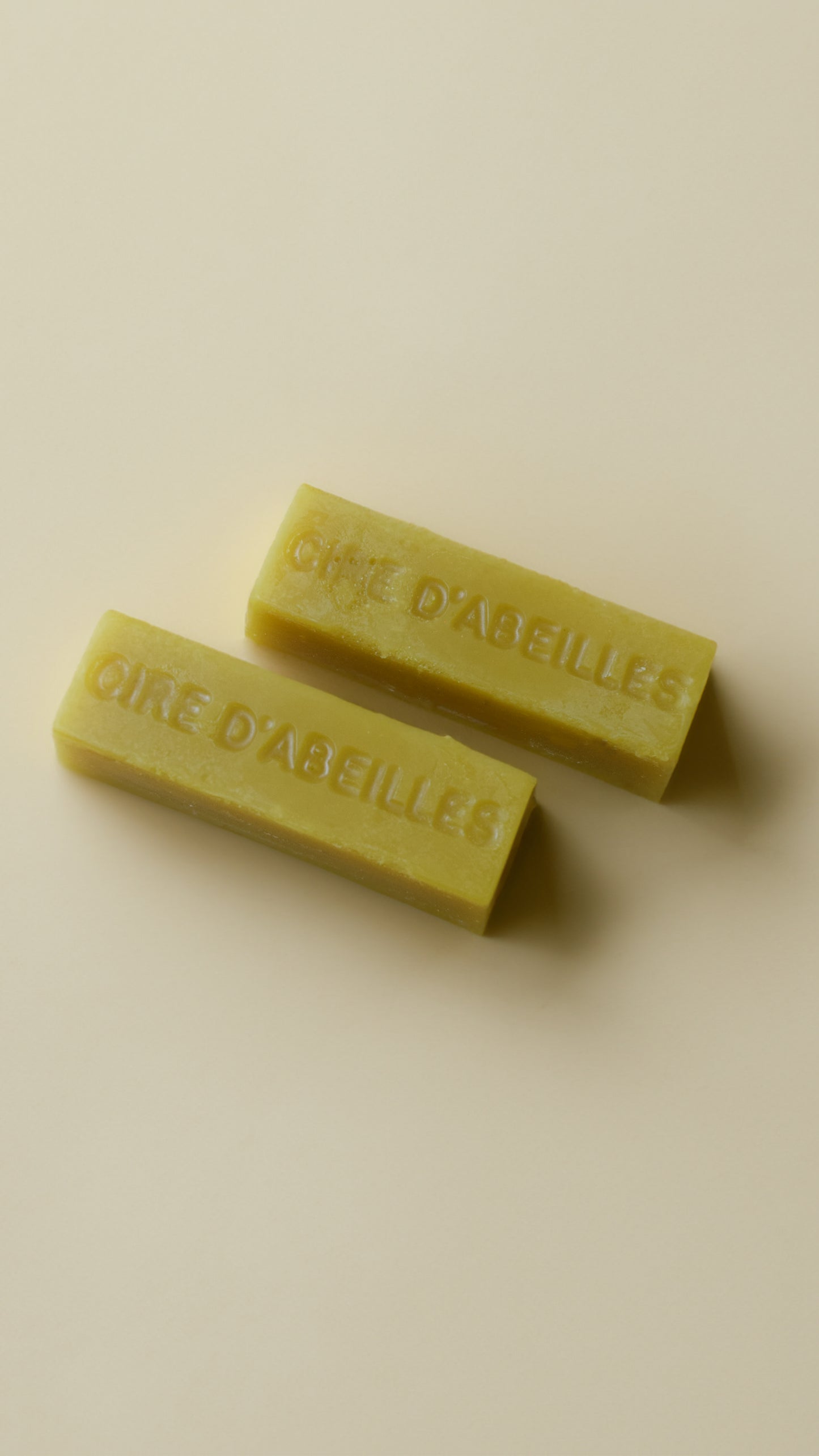 Cire d'abeille biologique du Québec récoltée à la main